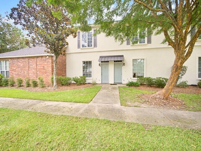 Building Photo - 2 bedroom Townhouse at Lake Beau Pre
