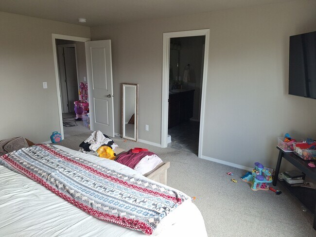 Building Photo - 4140 Furlong Ave SE