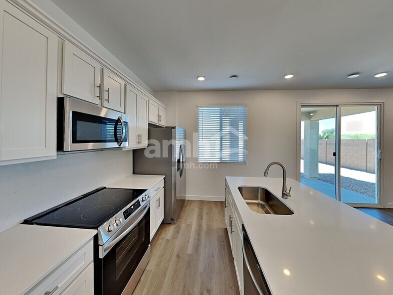 Building Photo - 9658 N Avenida Lucena