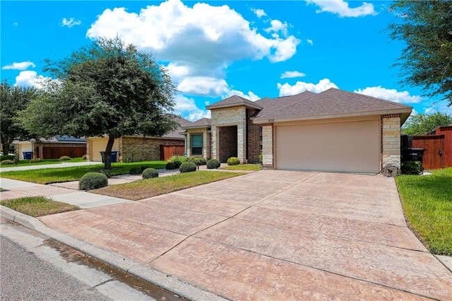 Building Photo - 28 Sycamore Ave