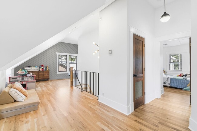 Building Photo - 2016 Sweetbriar Ave