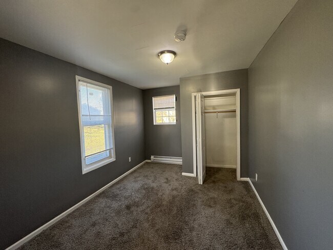 Building Photo - 933 Front Ave