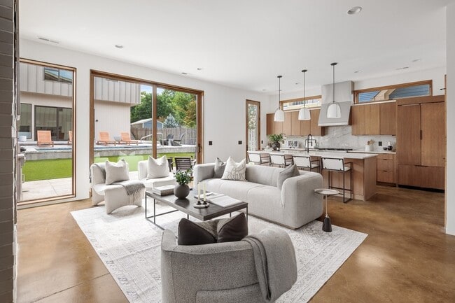 Primary Photo - 1603 5th Ave N