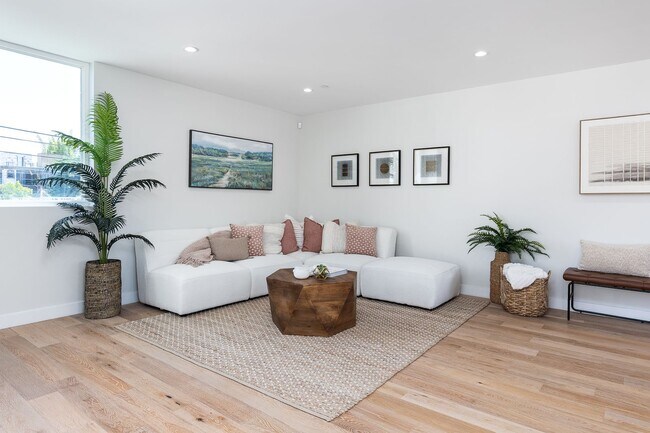 Building Photo - Brand New LUXURY 2026 Construction Homes in Silverlake!