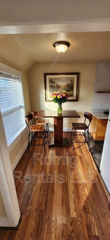 Building Photo - 300 N 5th Ave