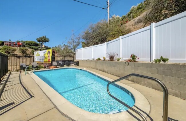 Pool - 5820 S Mansfield Ave