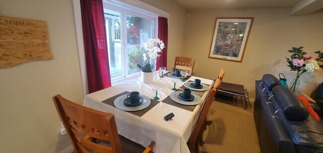 Building Photo - 1611 Vernon Rd