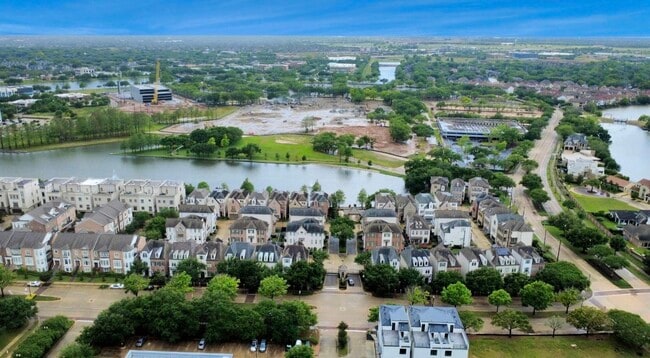 Building Photo - 15623 Broad St