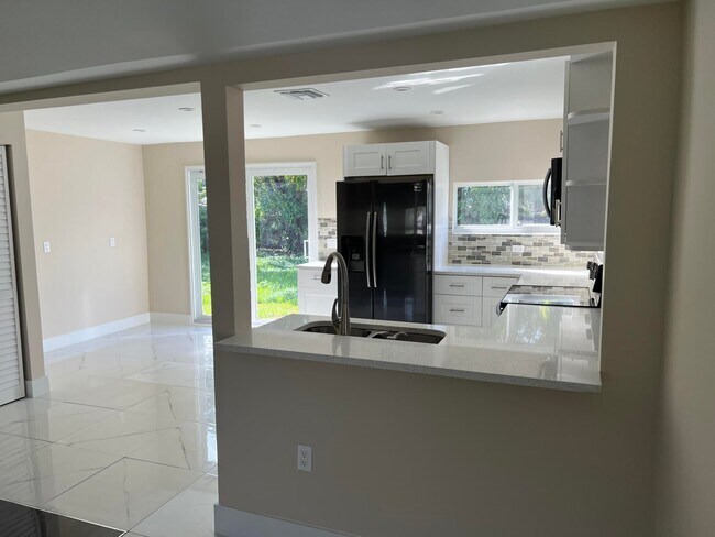 Building Photo - 3880 Home St