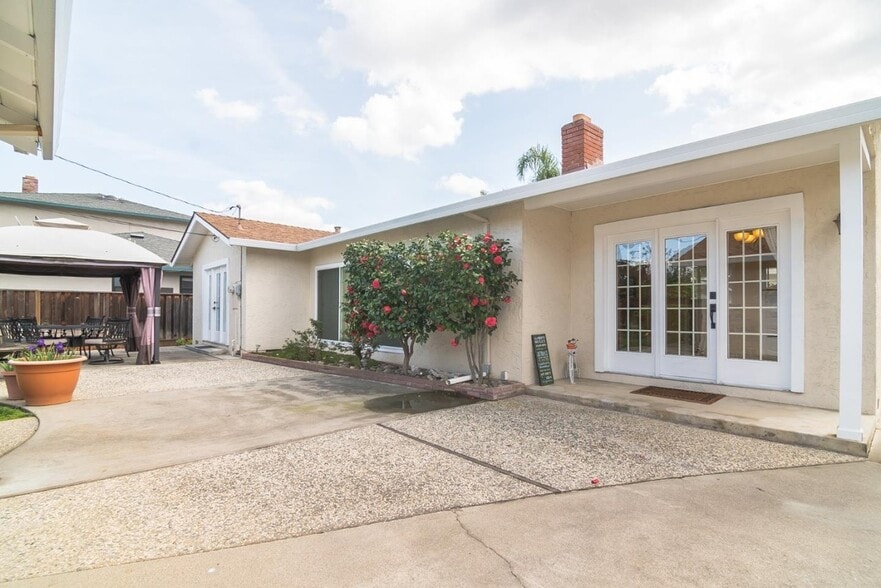 Building Photo - 3361 Madonna Dr