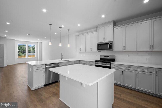 Building Photo - 8263 Longford Rd