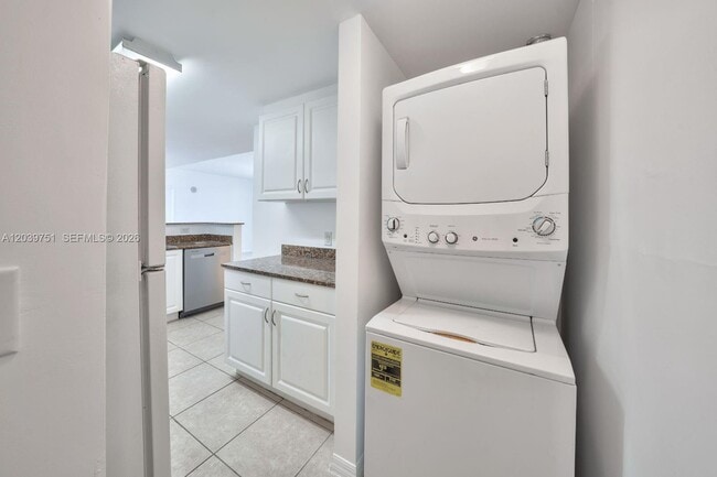 Building Photo - 215 SW 42nd Ave