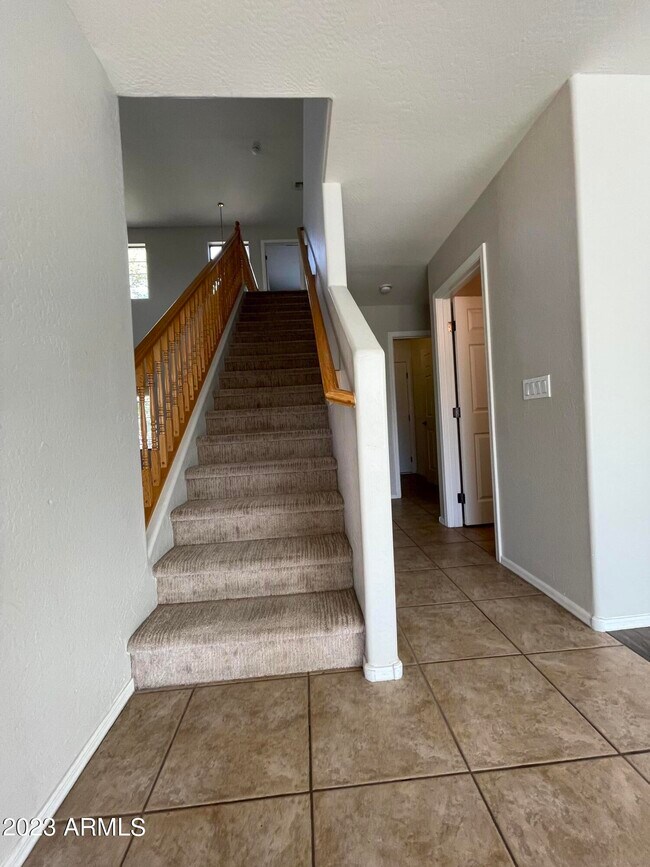 Building Photo - 3517 E Crescent Way