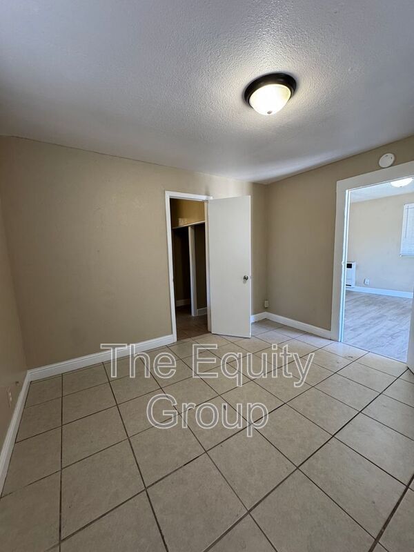 Building Photo - 928 W Goshen Ave