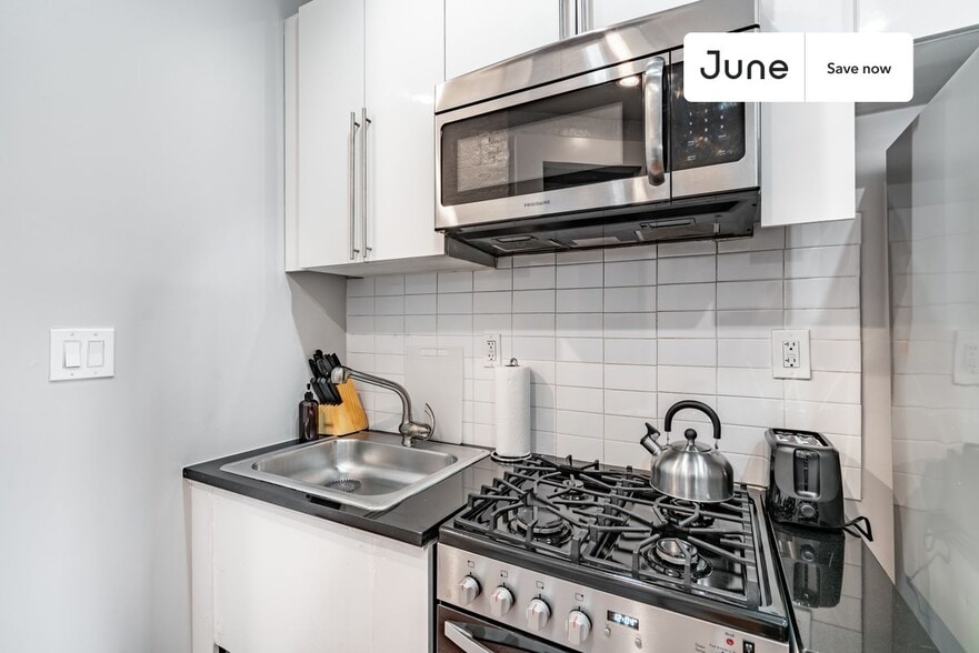 Building Photo - 826 Ninth Ave