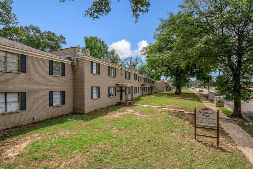 Primary Photo - Graceland Flats