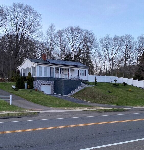 Primary Photo - 39 Foxon Rd