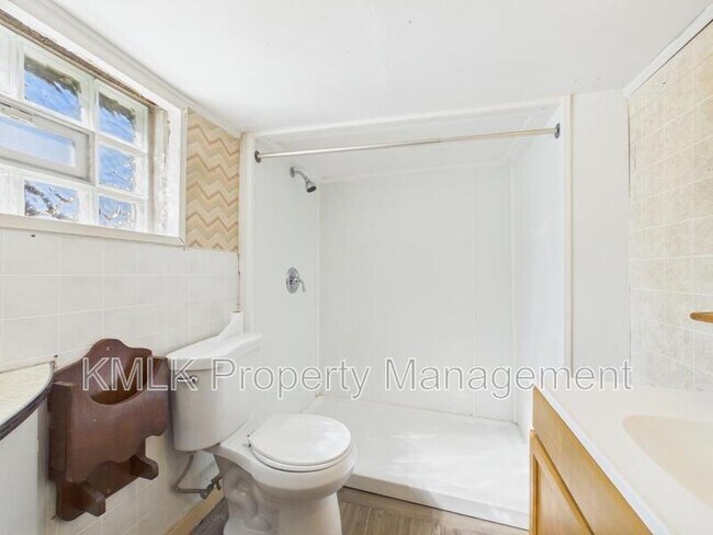 Building Photo - 446 7th St