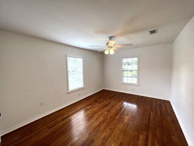 Building Photo - Iconic.... Capital Heights Cottage