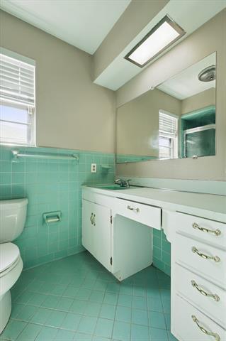 Building Photo - 2915 Touraine Dr