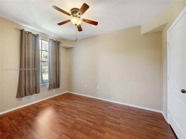 Building Photo - 1309 Belmont Pl
