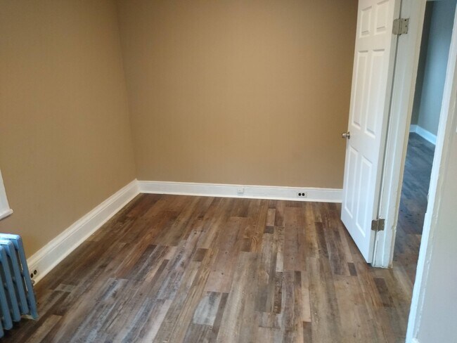 Building Photo - 216 E Ashmead St