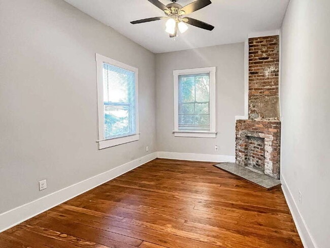 Building Photo - 1012 E Park Ave