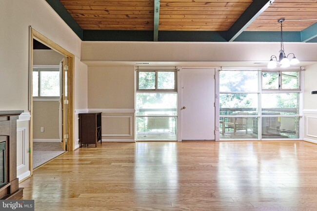 Building Photo - 4381 Americana Dr