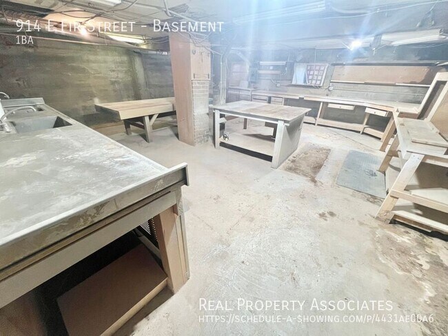 Building Photo - 914 E Fir St