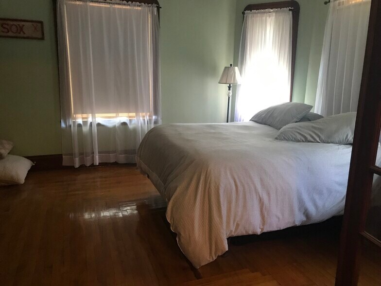 Building Photo - 31 Church St