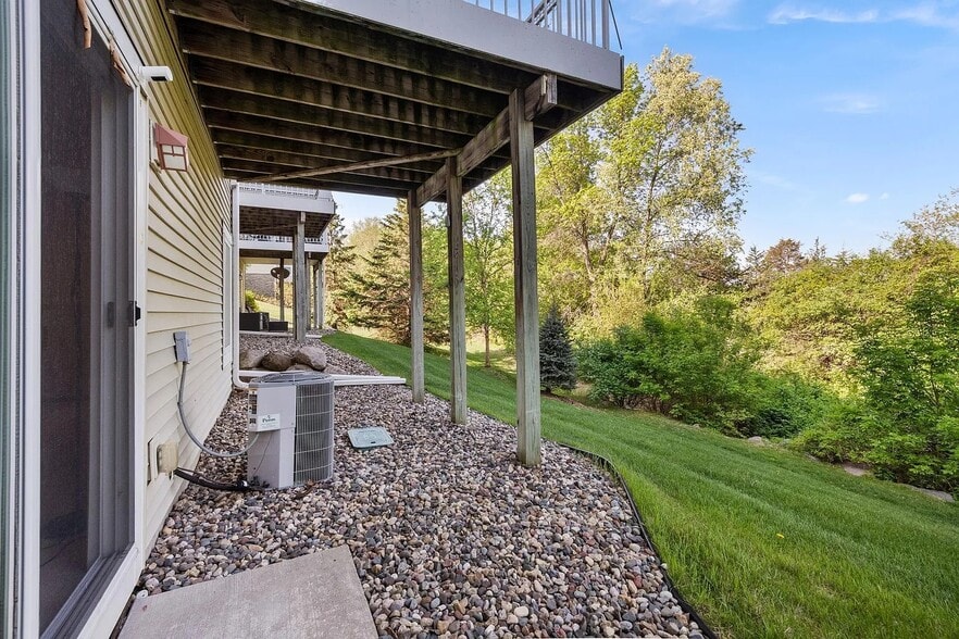 Building Photo - 15601 Lilac Dr