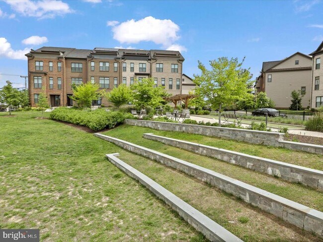 Building Photo - 12293 Sessile Commons