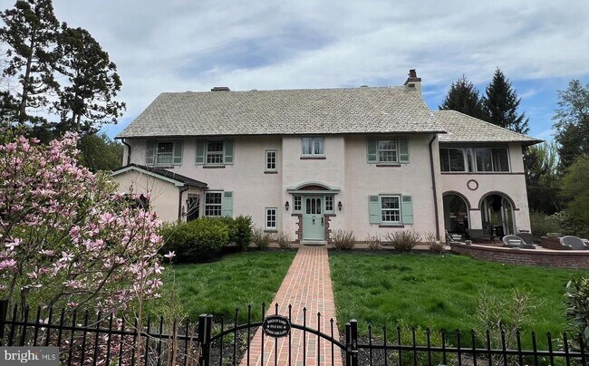 Building Photo - 490 Bancroft Rd