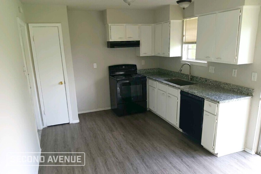 Building Photo - 11218 Evesborough Dr