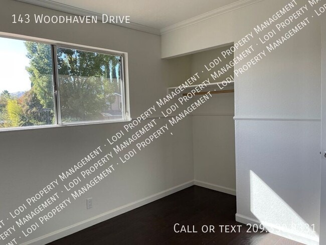 Building Photo - 143 Woodhaven Dr