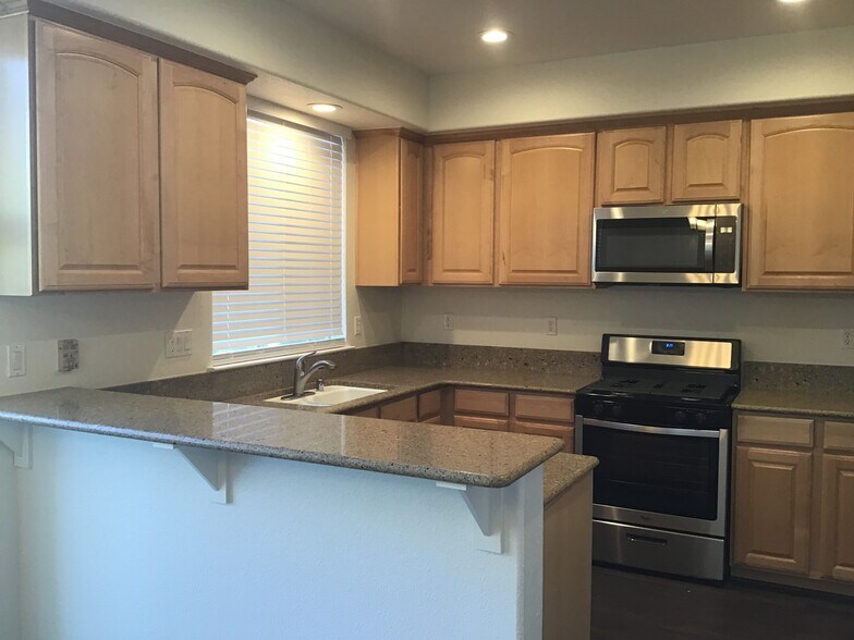 Building Photo - 3976 Dominus Dr