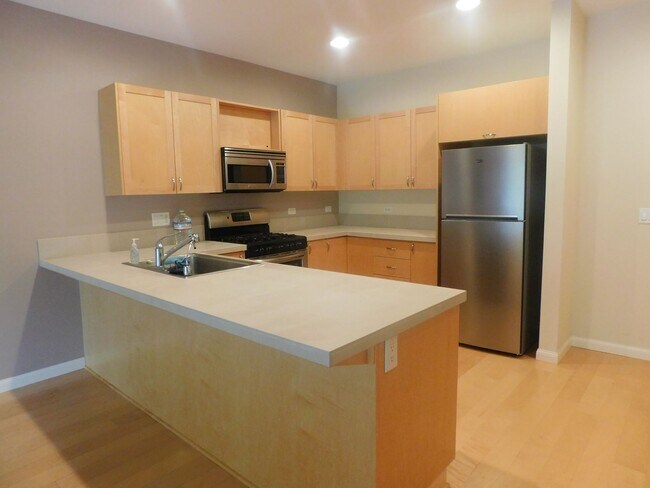 Building Photo - Fall Special $300 Off First Full Mo.-Beaut...