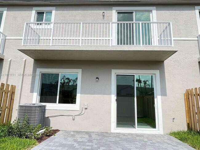 Building Photo - 1427 SE 7th Ter