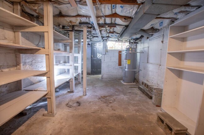 Building Photo - Gorgeous Vintage Home in Downtown Langley with Detached Guest Studio!!