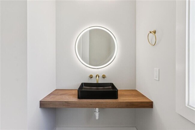 Building Photo - 115 Thome Dr