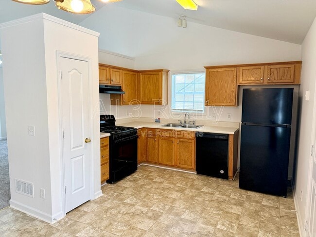 Building Photo - 49 Anna Way