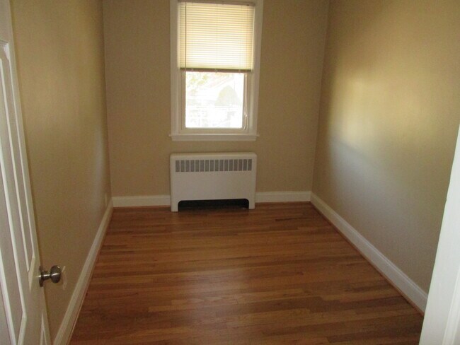 Building Photo - Updated 3 BR Townhome - North Hampden!