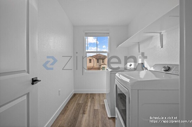 Building Photo - 365 Gold Coast Rd