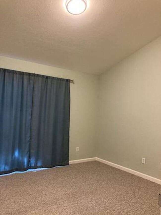 Building Photo - **Centrally Located in Santa Rosa!!**