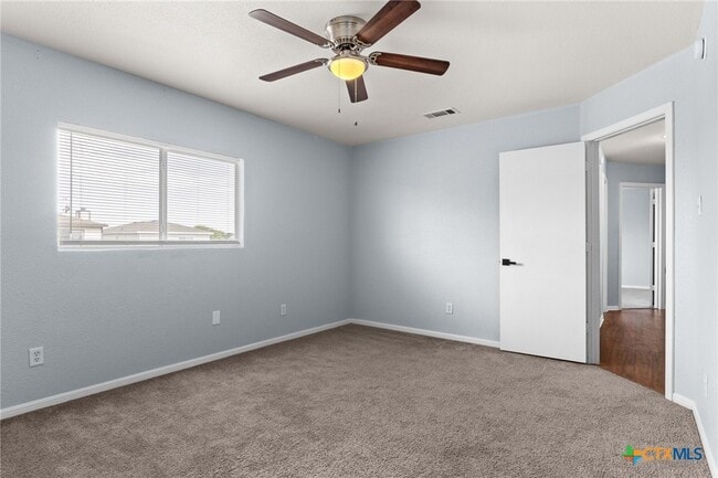 Building Photo - 2909 Lantana Dr