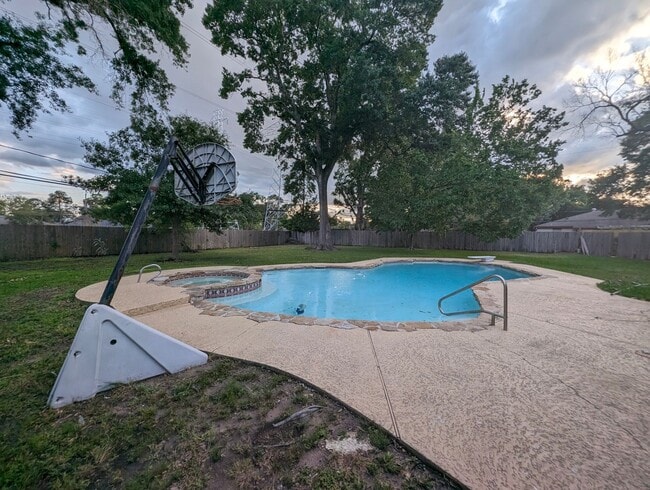 Building Photo - 10415 Westray St
