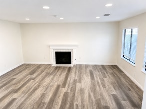 Building Photo - 2109 Bernardo Ave