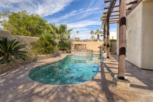 Building Photo - 53740 Avenida Navarro