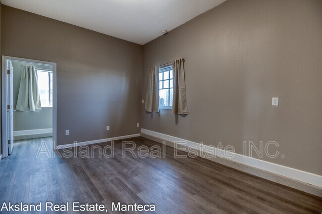 Building Photo - 3009 W Lathrop Rd