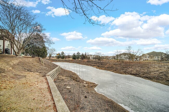 Building Photo - 2325 Summerlin Dr